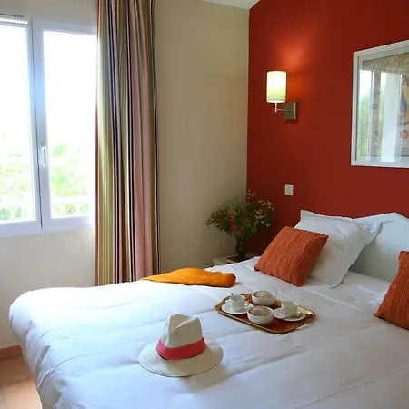 Le Hameau De La Pinede S 4/5 * Hyères