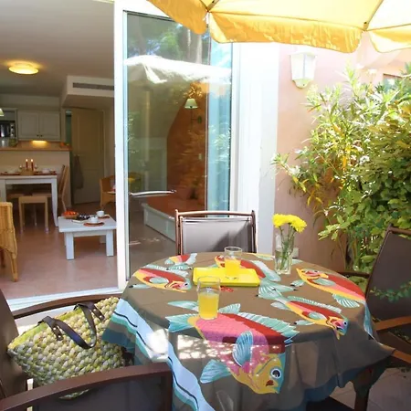 Le Hameau De La Pinede S 4/5 * Hyères